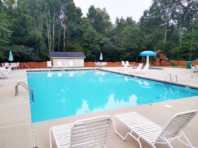 Building Photo - 925 Revere Way