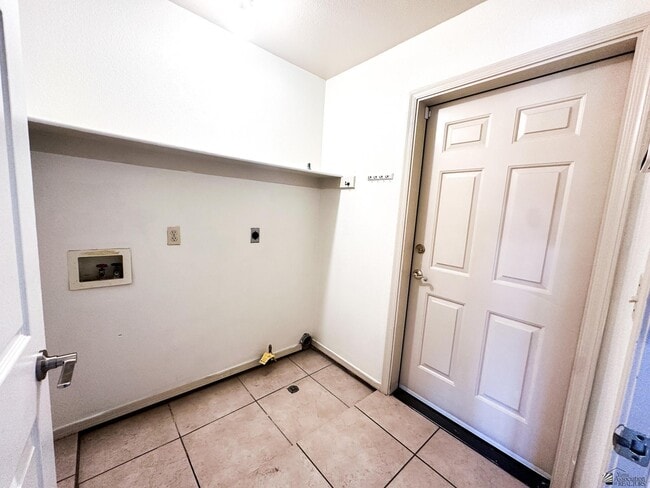 Building Photo - 3555 W 15th Ln