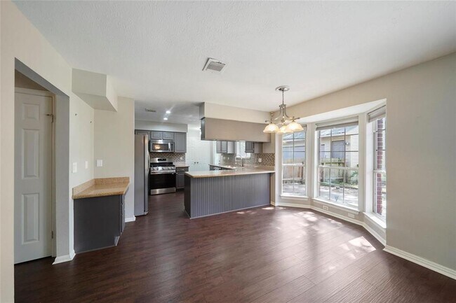 Building Photo - 4426 Echo Falls Dr