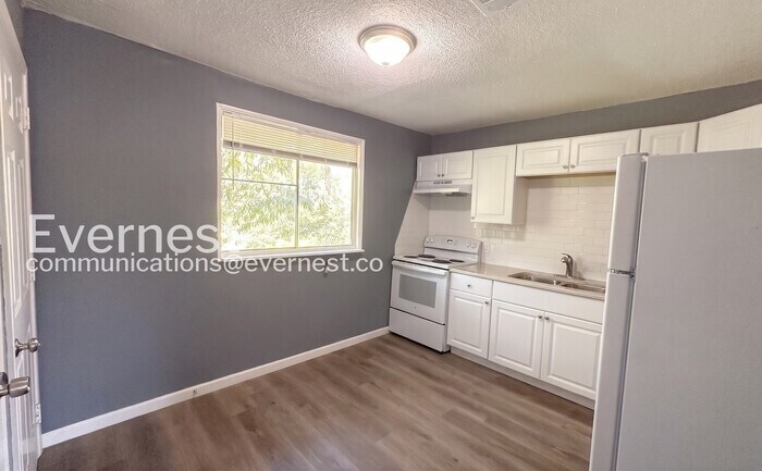 Building Photo - 41 Hiland Pl