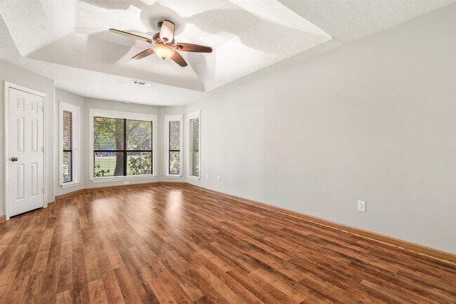 Building Photo - 3127 Lake Island Dr