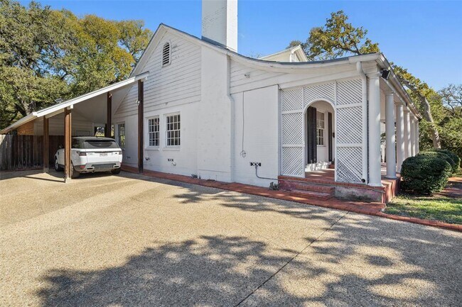 Building Photo - 2612 Bridle Path