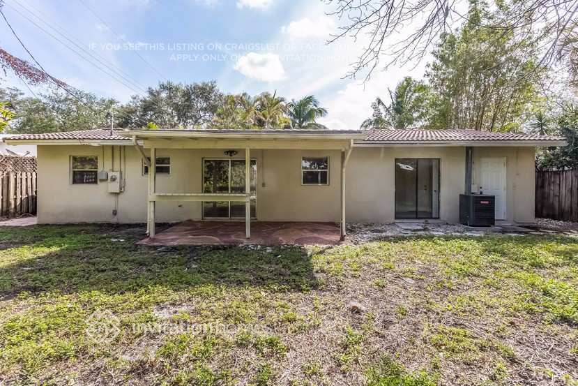 Building Photo - 1443 SW 10th St