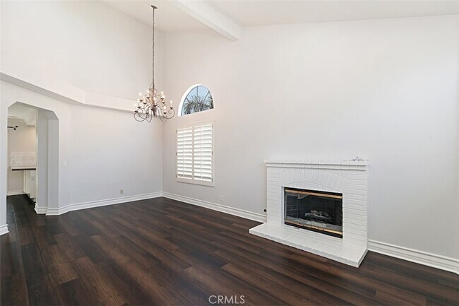 Building Photo - 24332 Kings View