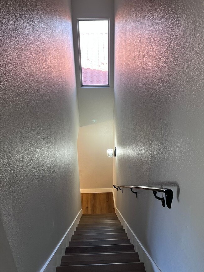 Building Photo - North East- 5 bedroom/ 2.5 bathroom single family home