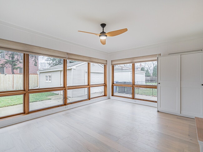 Building Photo - 7107 N Melvina Ave