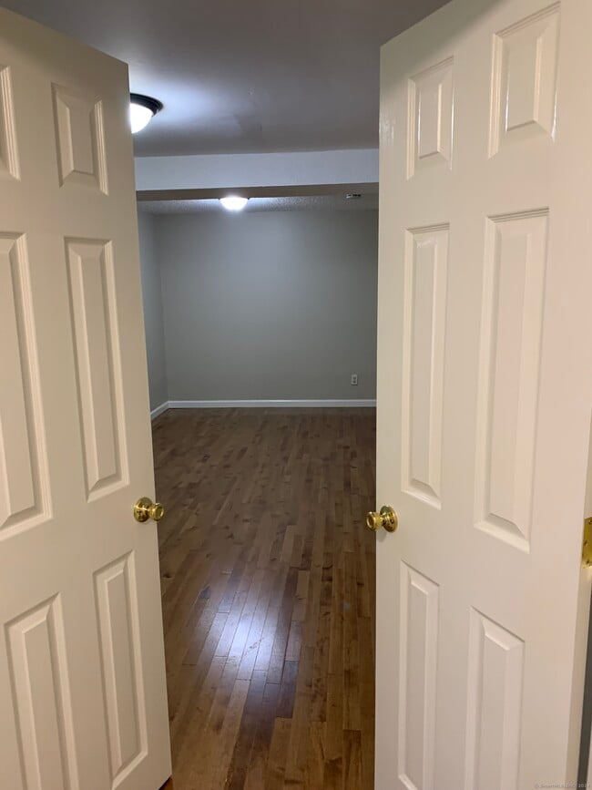 Building Photo - 127 Peddlers Dr