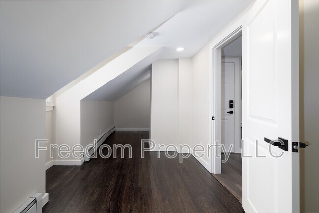 Building Photo - 28 Aircraft Rd