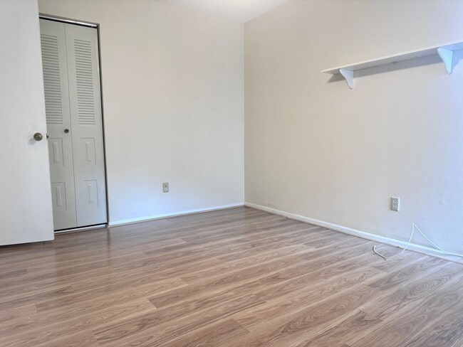 Building Photo - 2/1 Townhome Located in Carrollwood WITH G...
