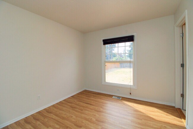 Building Photo - 15540 SE Harrison St