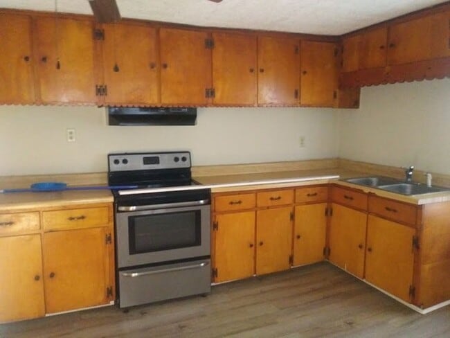 Building Photo - 131 Dorman St
