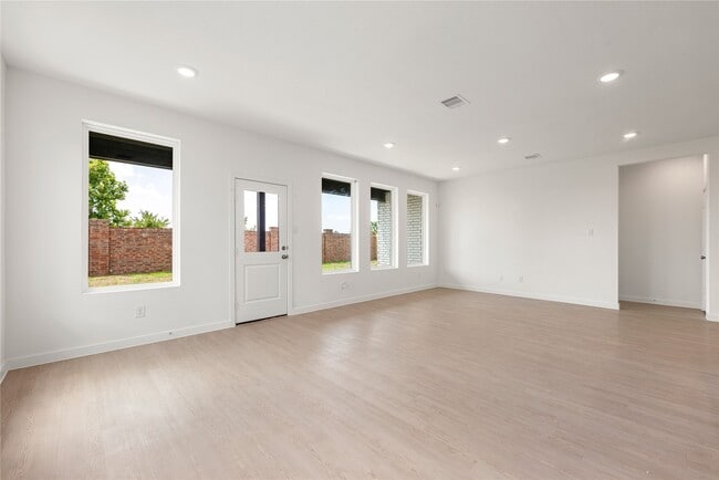 Building Photo - 13505 Harbor Pt Dr