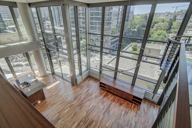 Building Photo - Great 2bd/2ba modern town home located in the center of South Lake Union W/S/G and ( 2) parking s...