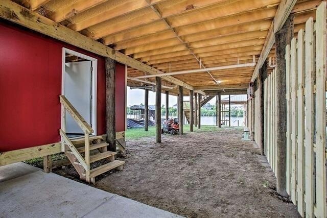 Building Photo - 272 Lakeview Dr