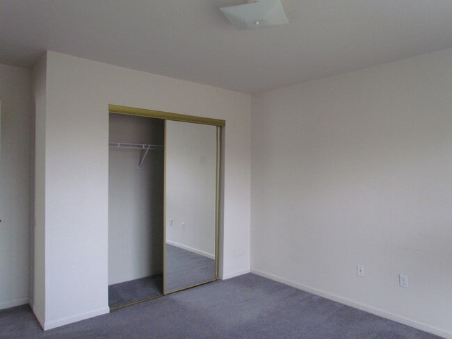 Building Photo - AVAILABLE SEPTEMBER 08,2025!!