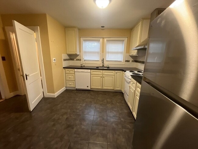 Building Photo - 30 Stearns Rd