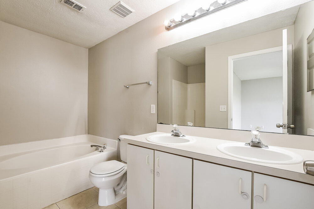 Building Photo - 12916 Los Alamitos