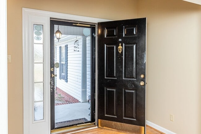 Building Photo - MUST SEE 3 BR | 2 BA w/ Finished Bonus Roo...