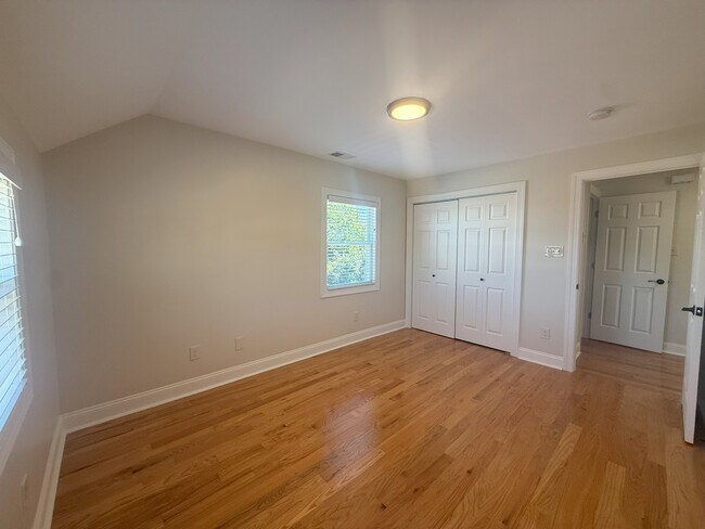 Building Photo - 1430 Simona Dr