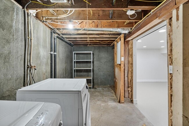 Building Photo - Inviting, remodeled 3-bdr/1.5-bath in Division/Hawthorne duplex—Privacy, A/C, parking, & storage