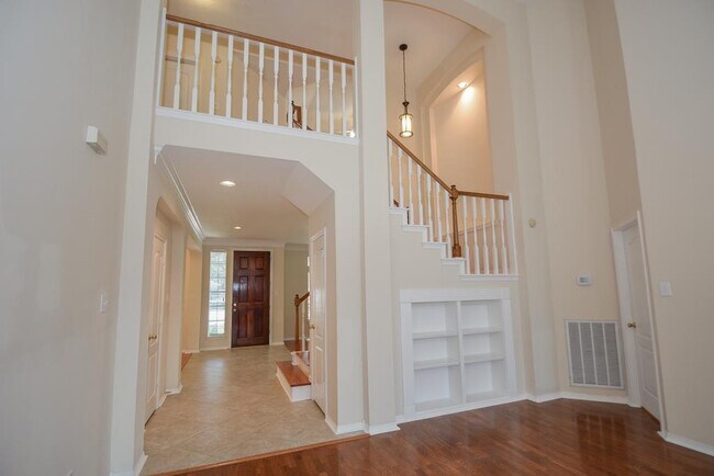 Building Photo - 910 Chinni Ct