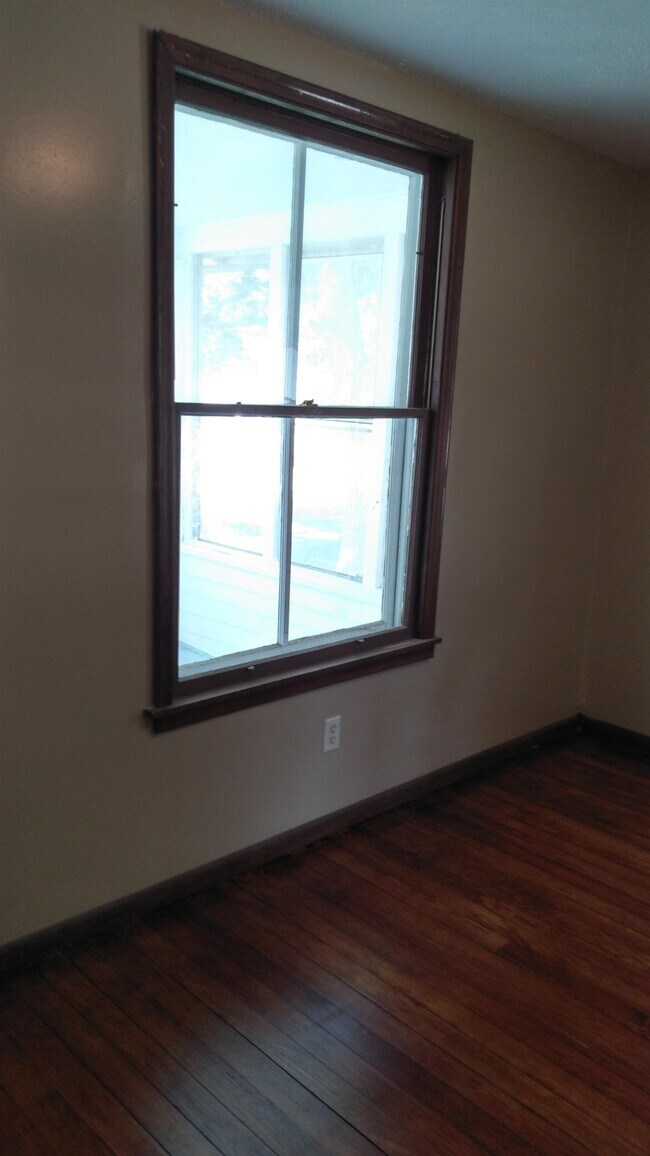 Building Photo - 2048 N D St