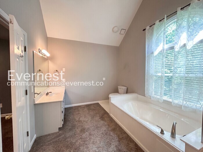 Building Photo - 5950 Henley Dr