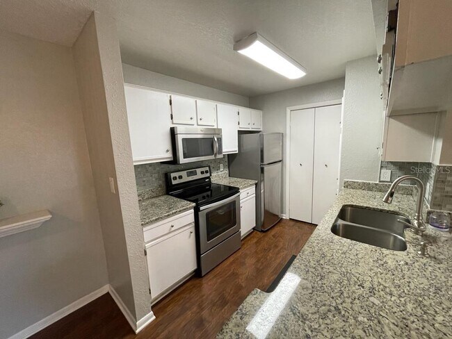 Building Photo - 4401 Thornbriar Ln