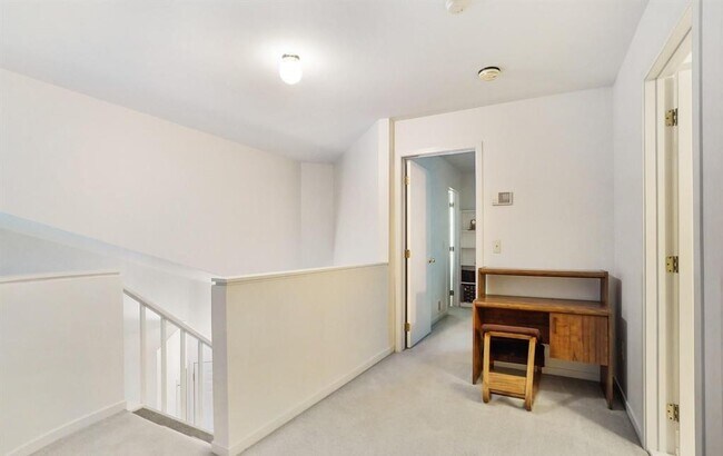 Building Photo - 24267 Weathervane Ct