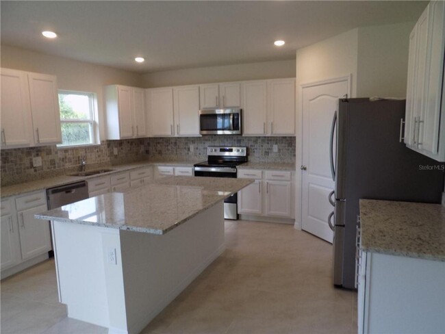 Building Photo - 4 BEDROOMS, 3.5 BATHS SINGLE FAMILY HOME I...