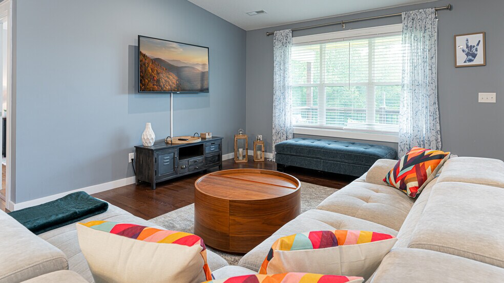 Building Photo - 664 Old Fort Rd