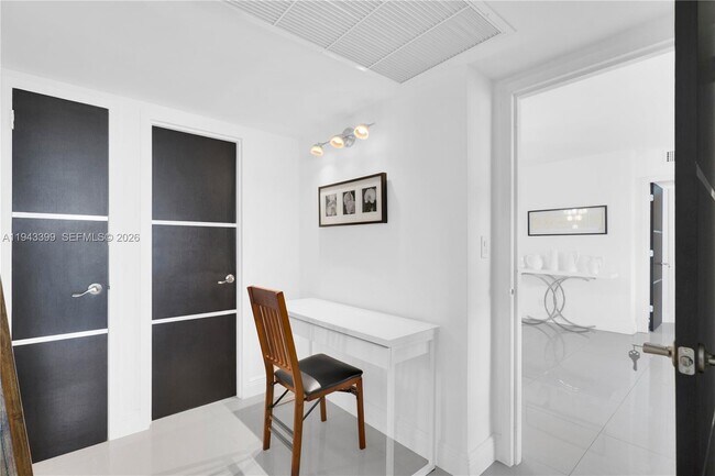 Building Photo - 3140 S Ocean Dr