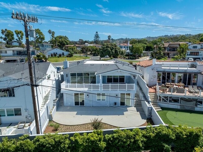 Building Photo - 101 Vía Colusa