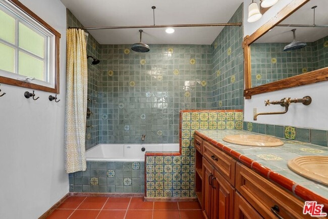 Building Photo - 2411 Castle Heights Ave