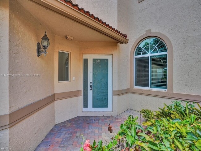 Building Photo - 4 br, 3.5 bath Townhome - 5127 Madison Lak...