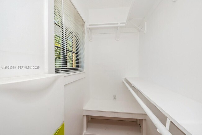 Building Photo - 1222 Salzedo St