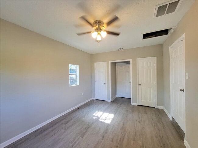 Building Photo - 4909 Holloway Dr