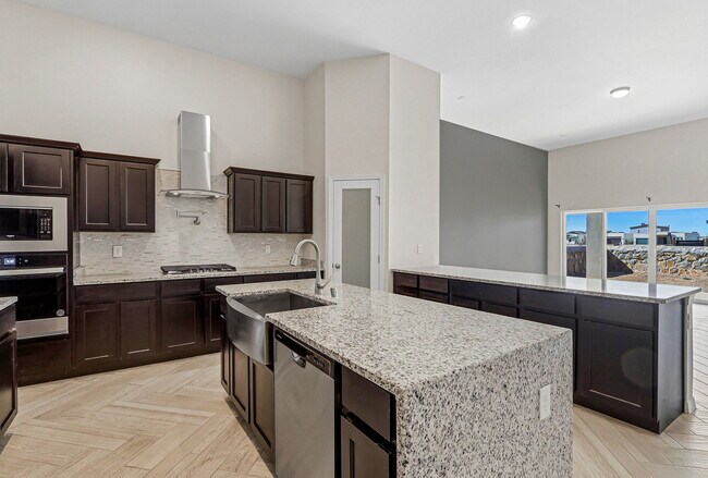 Building Photo - 925 Louisiana Downs Ave