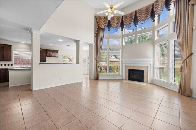 Building Photo - 1111 Blue Leaf Dr