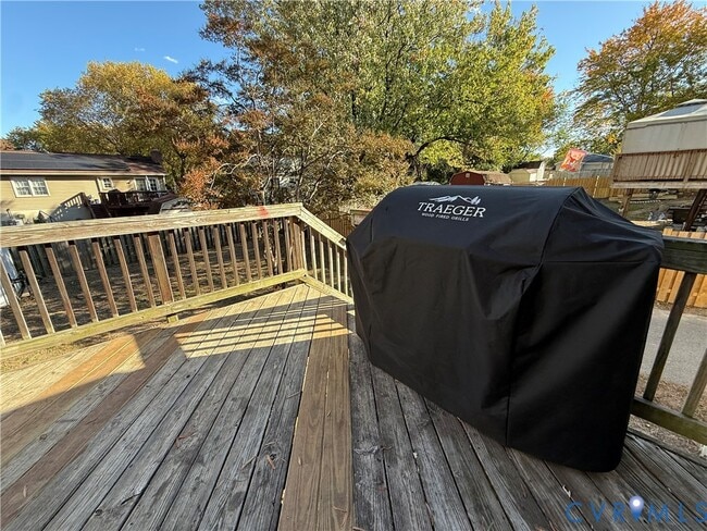 Building Photo - 8 English Oak Cir