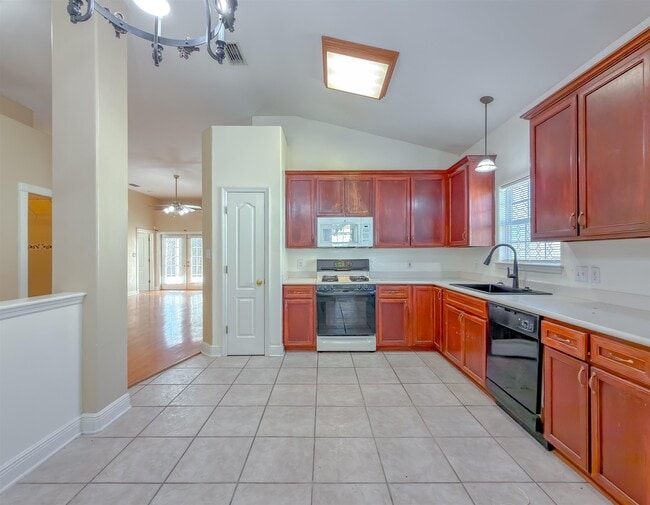 Building Photo - 3327 Dartmouth Dr