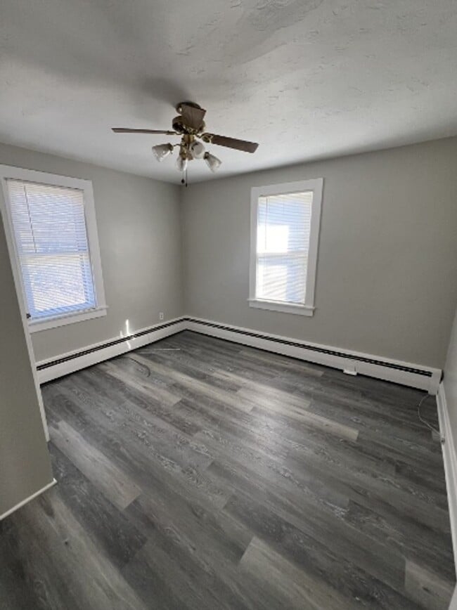 Building Photo - 3 Bedroom/ 1 Bath Single Family Home Greensburg, PA