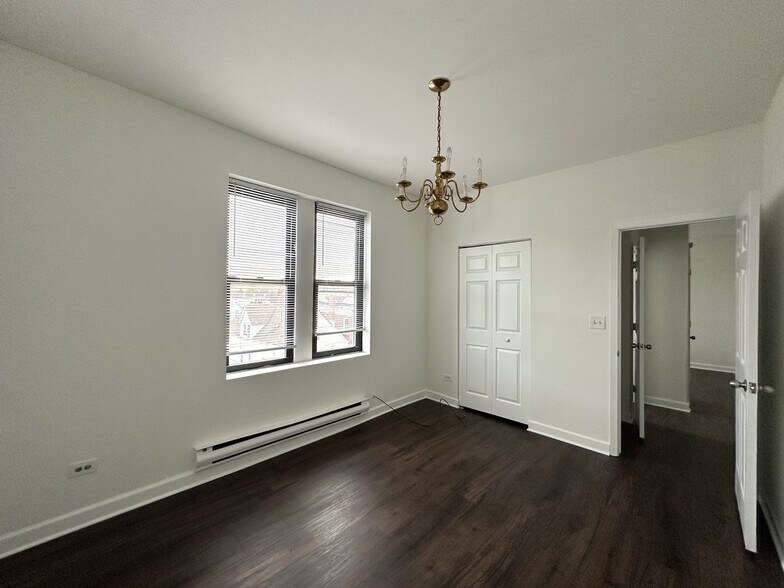 Building Photo - 3627 W Dickens Ave