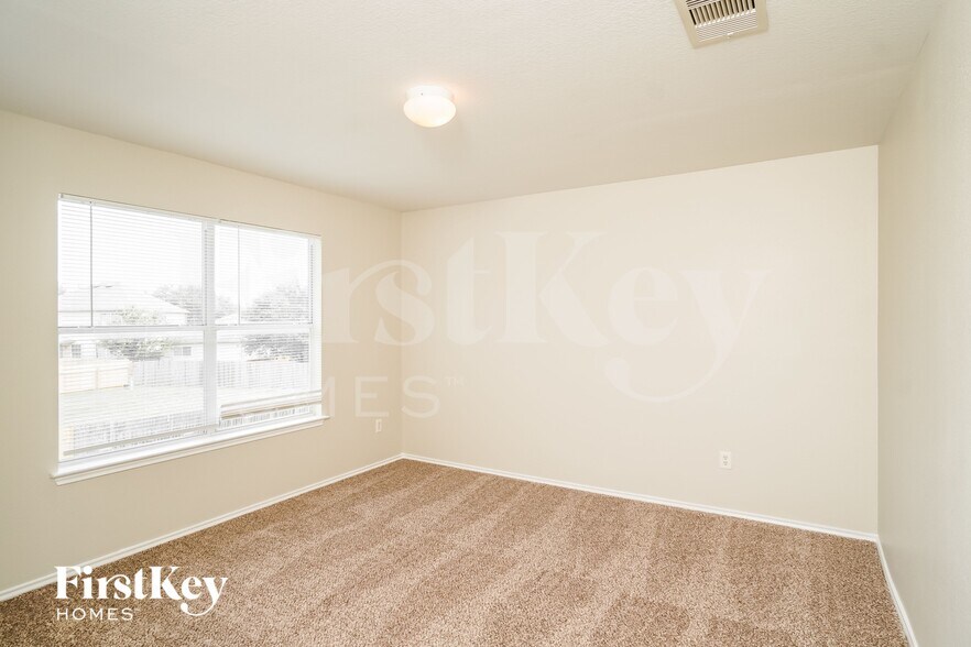 Building Photo - 6026 Ironmill Creek