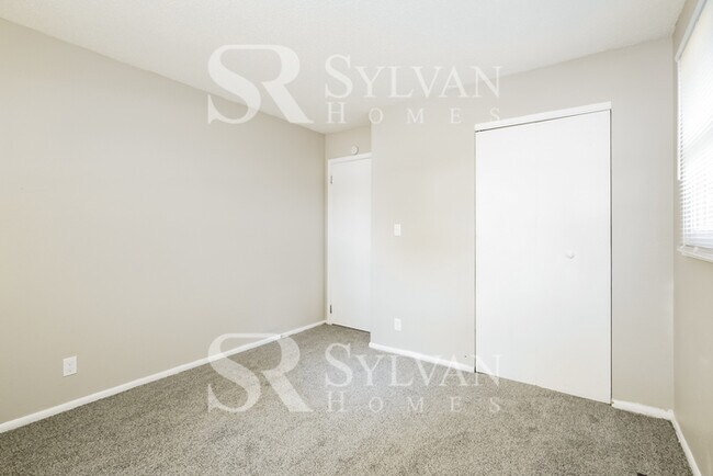 Building Photo - Prepare to fall in love with this 3 bedroo...