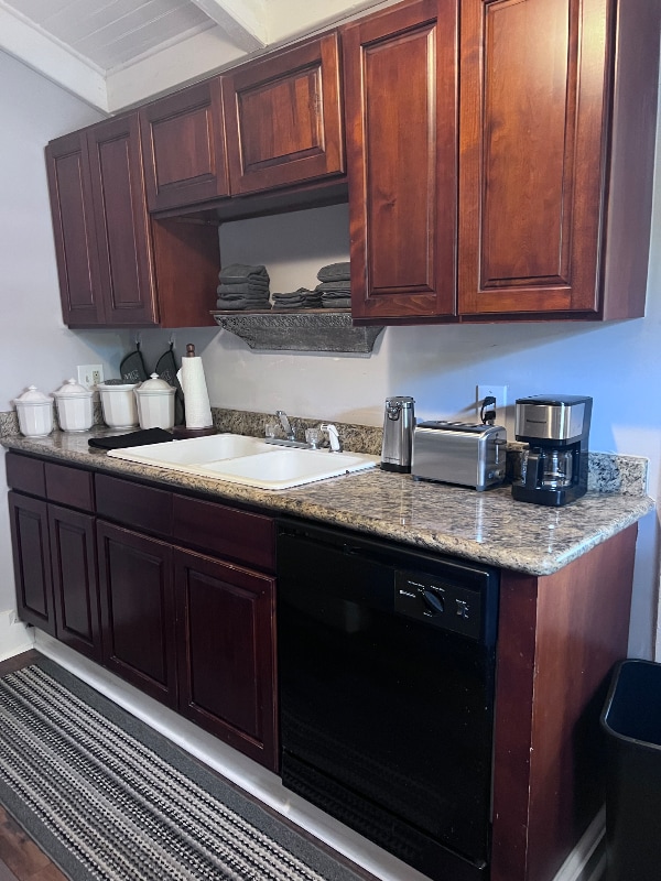 Building Photo - 322 Alix St