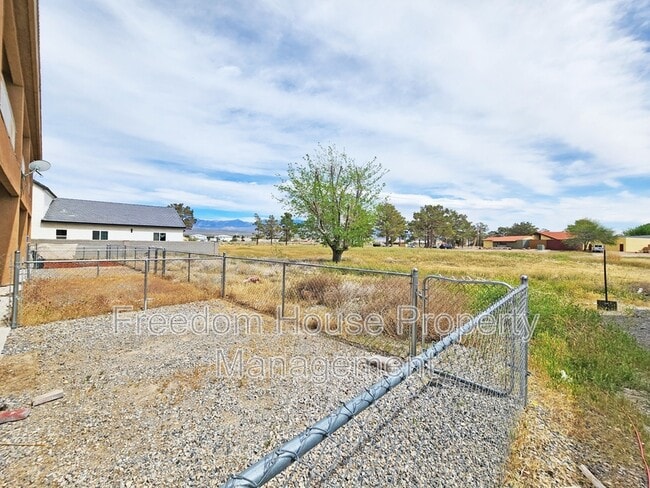 Building Photo - 1421 Star Rd