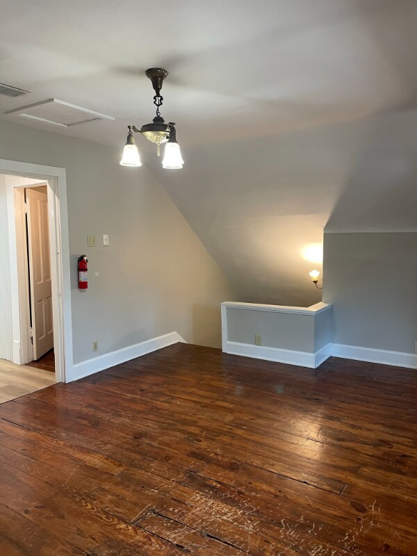 Building Photo - 462 King Ave