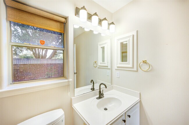 Building Photo - 1231 Parkhaven Ln