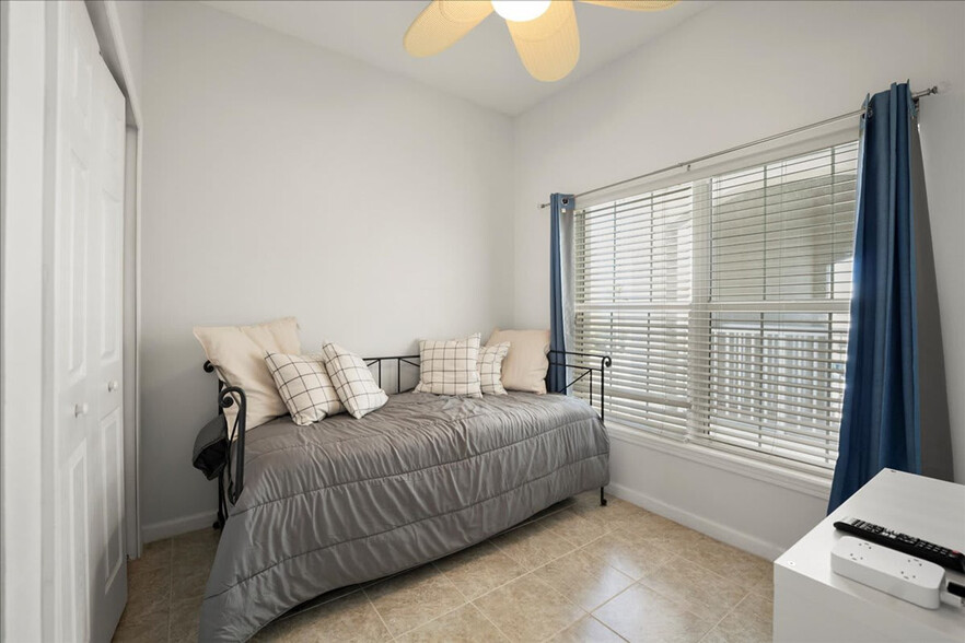 Building Photo - 264 Gibraltar Ct